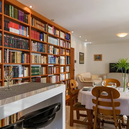 Lado With Private Pool Near Split