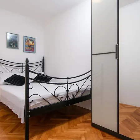 Lado With Private Pool Near Split *