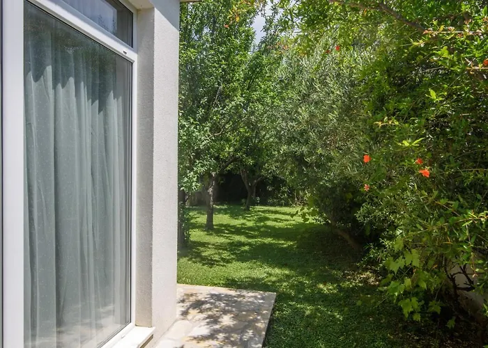 Lado With Private Pool Near Split Villa