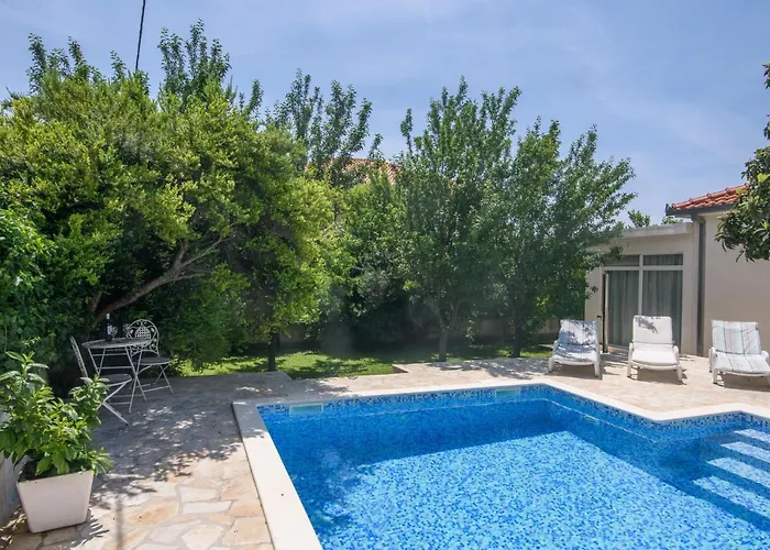 Lado With Private Pool Near Split *