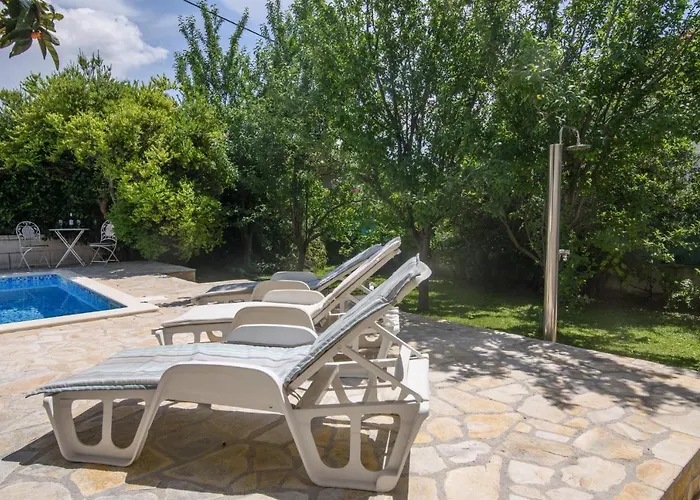 Villa Lado With Private Pool Near Split Kaštela