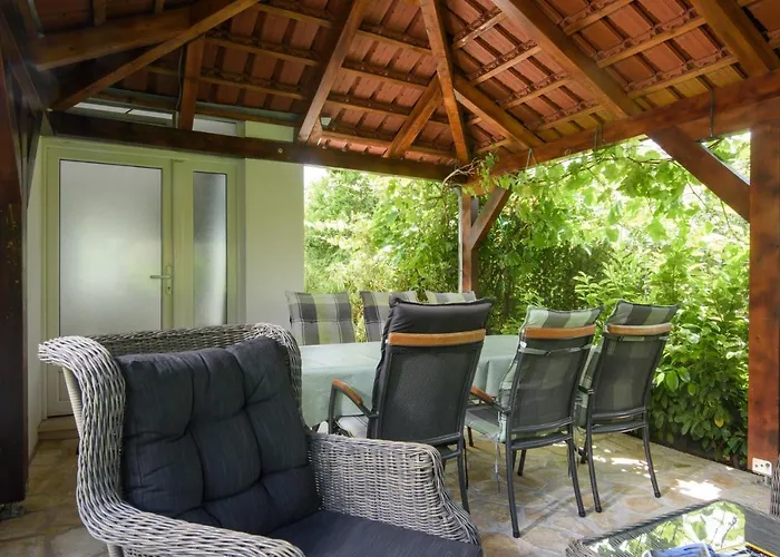 Villa Lado With Private Pool Near Split Kaštela