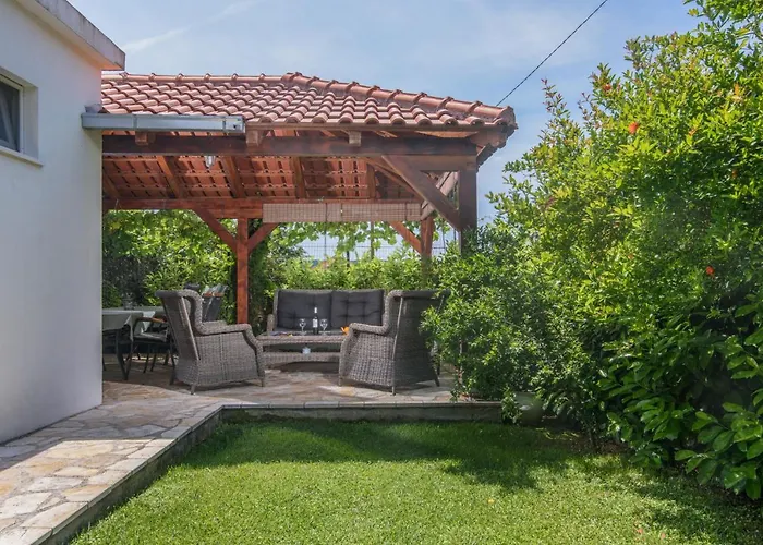 Lado With Private Pool Near Split *