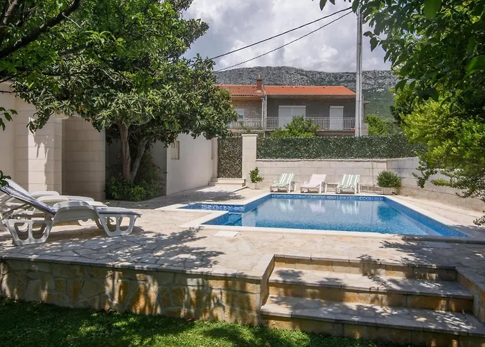 Lado With Private Pool Near Split Kaštela