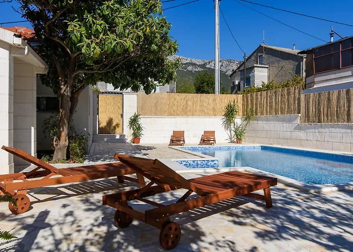 Villa Lado With Private Pool Near Split *