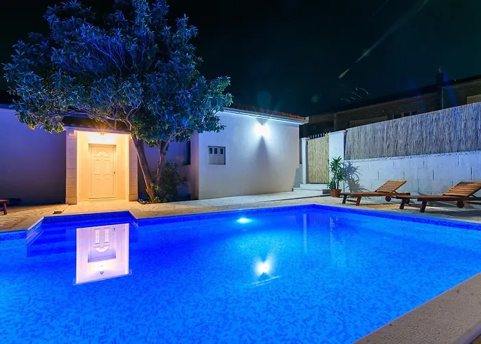 Villa Lado With Private Pool Near Split Kaštela