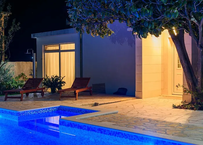 Lado With Private Pool Near Split Villa Kaštela
