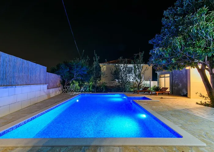 Villa Lado With Private Pool Near Split *