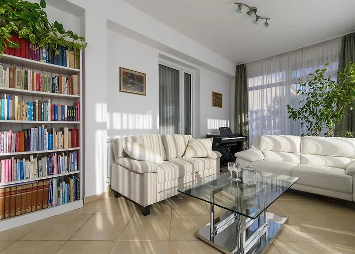 Lado With Private Pool Near Split