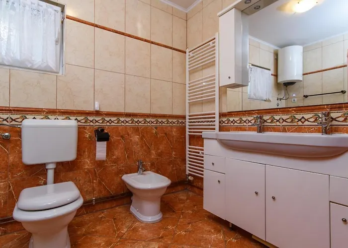 Lado With Private Pool Near Split *