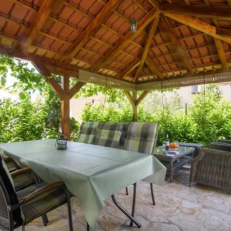 Villa Lado With Private Pool Near Split *