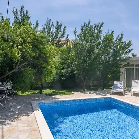 Lado With Private Pool Near Split *