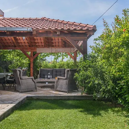 Lado With Private Pool Near Split *