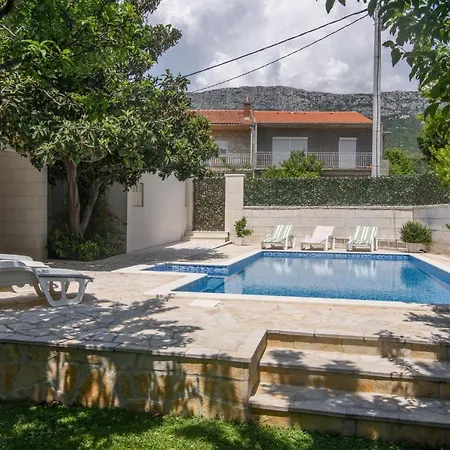 Lado With Private Pool Near Split Kaštela