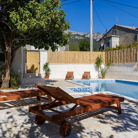 فيلة Lado With Private Pool Near Split *