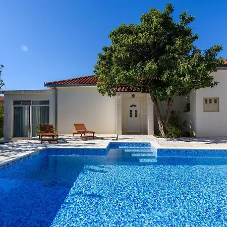 Lado With Private Pool Near Split فيلة *
