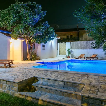 فيلة Lado With Private Pool Near Split *