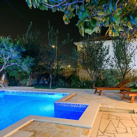 Villa Lado With Private Pool Near Split *