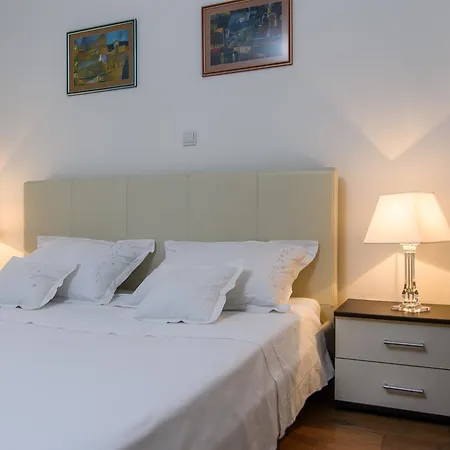 Lado With Private Pool Near Split * Каштела