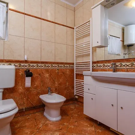 Lado With Private Pool Near Split *